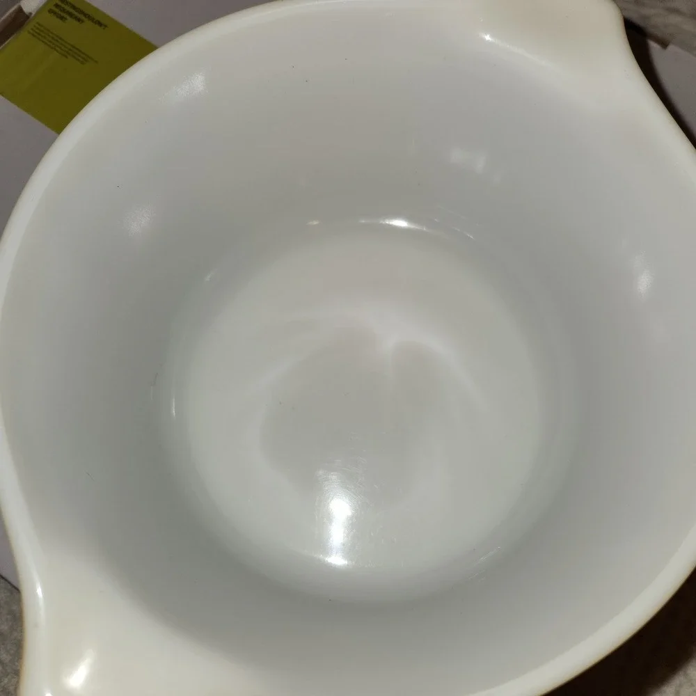Vintage Pyrex Golden Butterfly White Floral Bakeware 1 QT 473